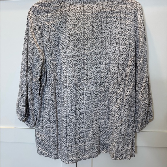 Kenar Gray White Patterned Blouse 3/4 Sleeve Size: Medium - Picture 6 of 6
